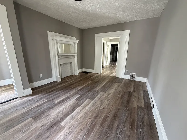 215-217 Emerson St — Photo 8
