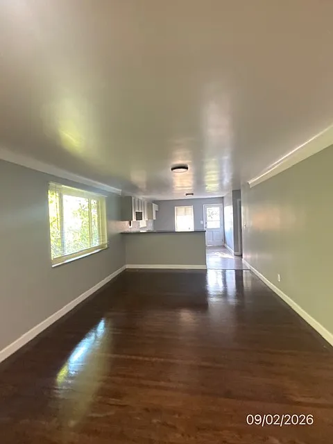 4 bed, 3.5 bath, 1402 sqft, $2,300 — Photo 2