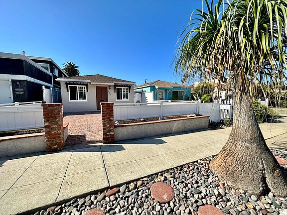 4th image of 4765-67 Bermuda Ave #4765