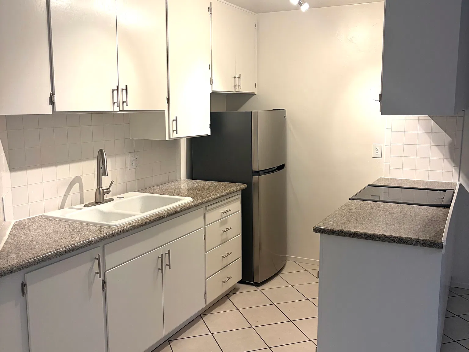 1 bed, 330 sqft, $2,095 — Photo 4