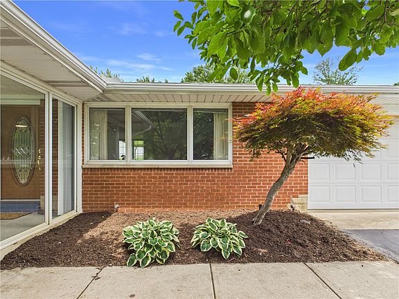 5th image of 2974 Valleyview Dr