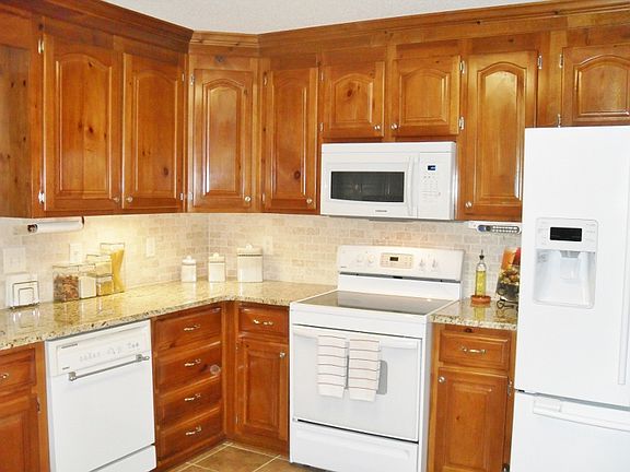 5th image of 205 Autumn Woods Dr