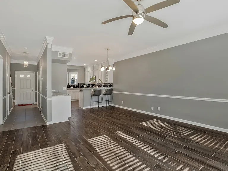 1005 Glendale Ln — Photo 16
