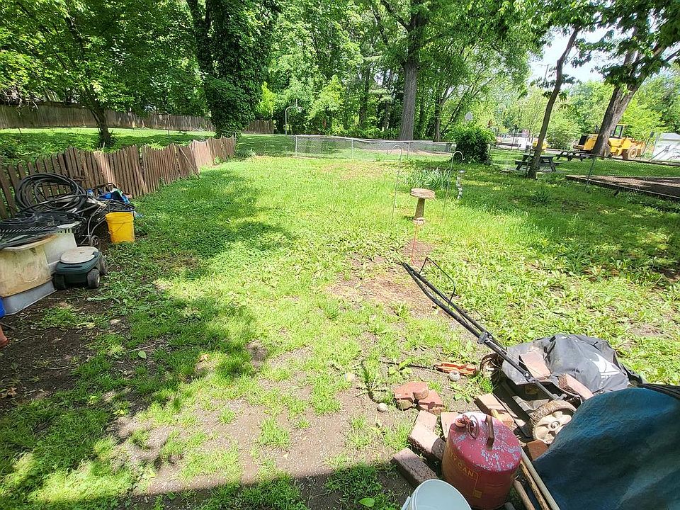 2nd image of 18 North St NE