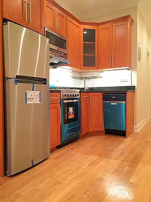 Rented by Rapid Realty Cobble Hill | media 37
