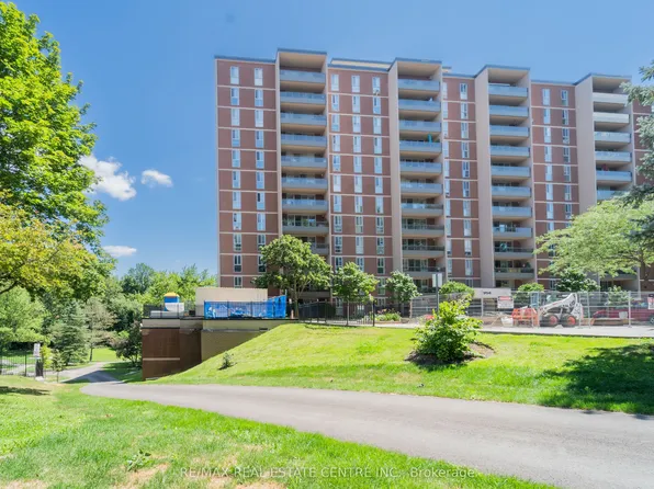 1964 Main St W #806, Hamilton, ON L8S 1J5