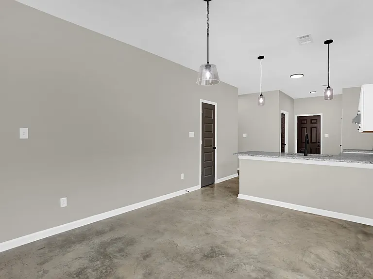 680 Boston St — Photo 4