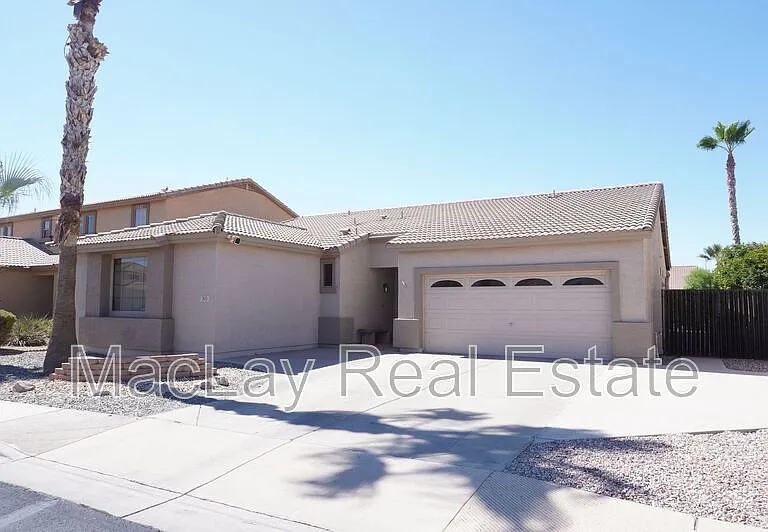 203 W Cedar Dr — Photo 1