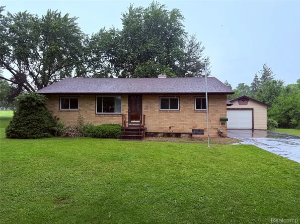 906 W Burnside St, Caro, MI 48723