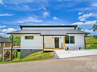 1 Little Oak Rd, Leicester, NC 28748