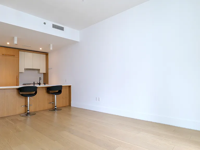 2218 Jackson Ave #1006 — Photo 2