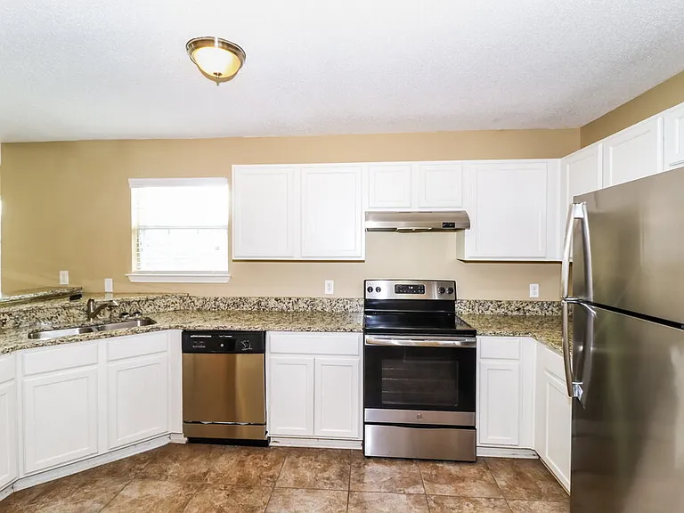 4551 Blue River Dr — Photo 12