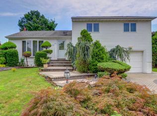 114 Farmers Ave, Bethpage, NY 11714