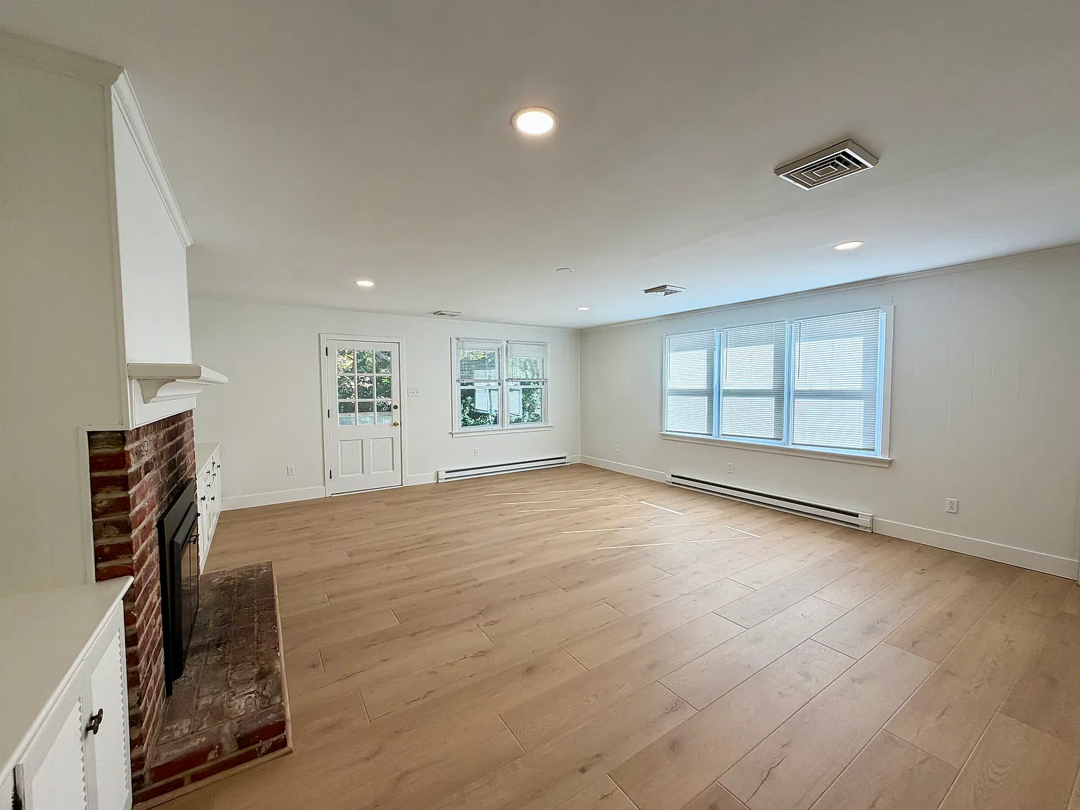 3 bed, 1325 sqft, $3,000 — Photo 2
