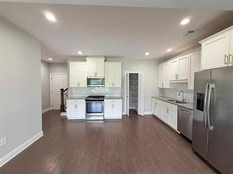 860 Westmoreland Cir NW — Photo 6