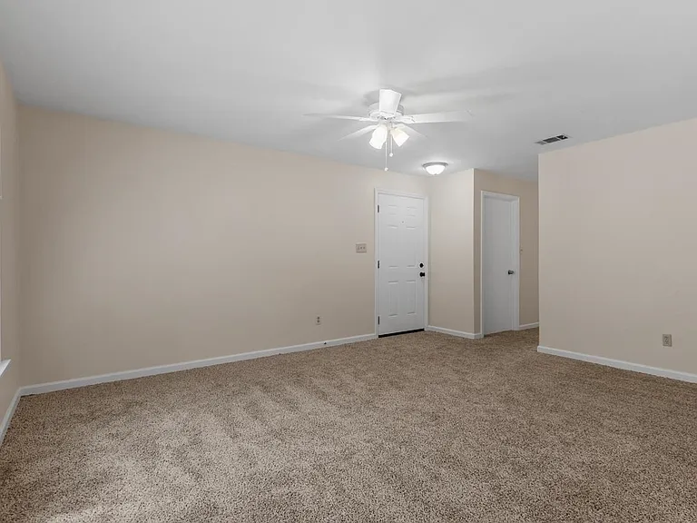 2188 Claremont Ln #C — Photo 8