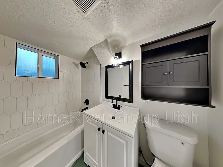 563 S Denver St #4 — Photo 10