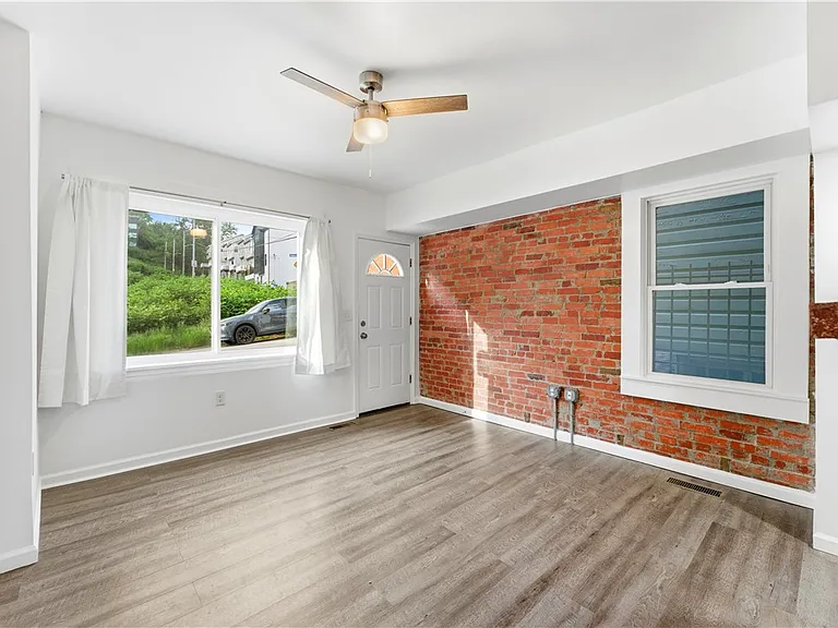117 E Jefferson St #1 — Photo 6