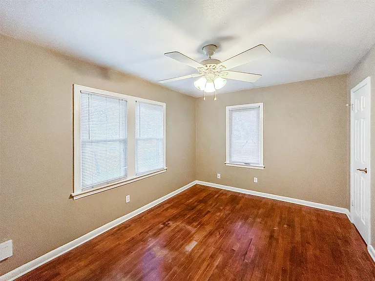 805 Herndon Ln — Photo 14