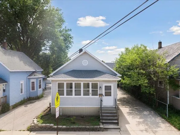 606 N Baird St, Green Bay, WI 54302