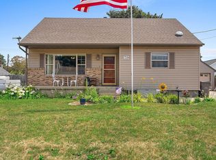 729 Woodlawn Dr, Manitowoc, WI 54220