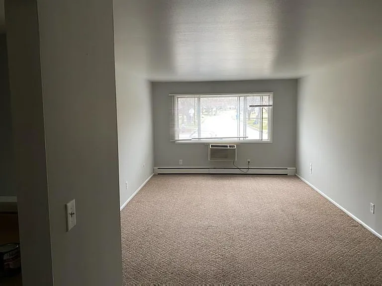 Kemper Manor Apartments — Photo 17