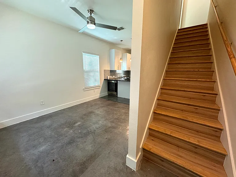 1109 W 22nd St — Photo 38