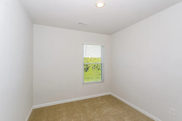 2027 River Park Cir — Photo 8