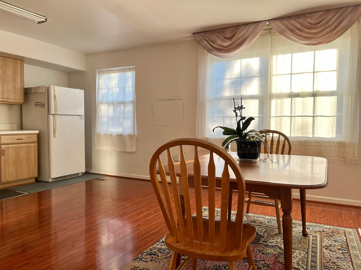 3 bed, 2.5 bath, 2160 sqft, $2,450 — Photo 2