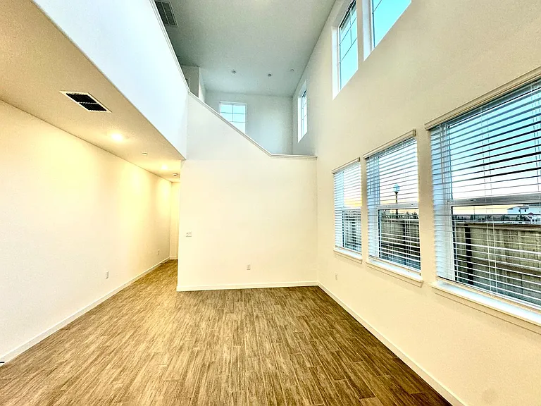 243 Dock Cir — Photo 13
