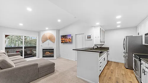 7190 Shoreline Dr Photo 1