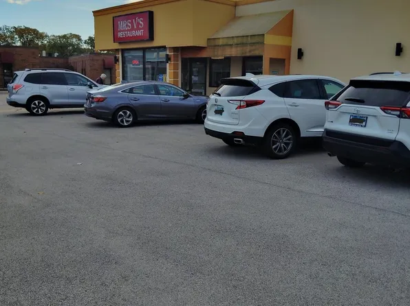 1640 S River Rd, Des Plaines, IL 60018