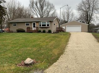 204 Nestledown Dr, Mogadore, OH 44260