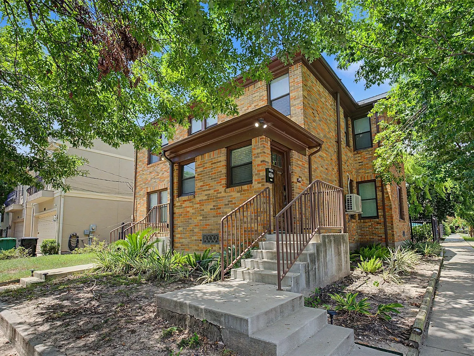 1 bed, 1.0 bath, 1074 sqft, $2,650 — Photo 2