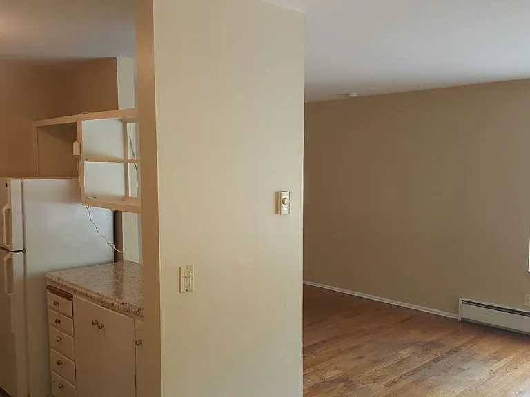 525 E Roy St — Photo 7