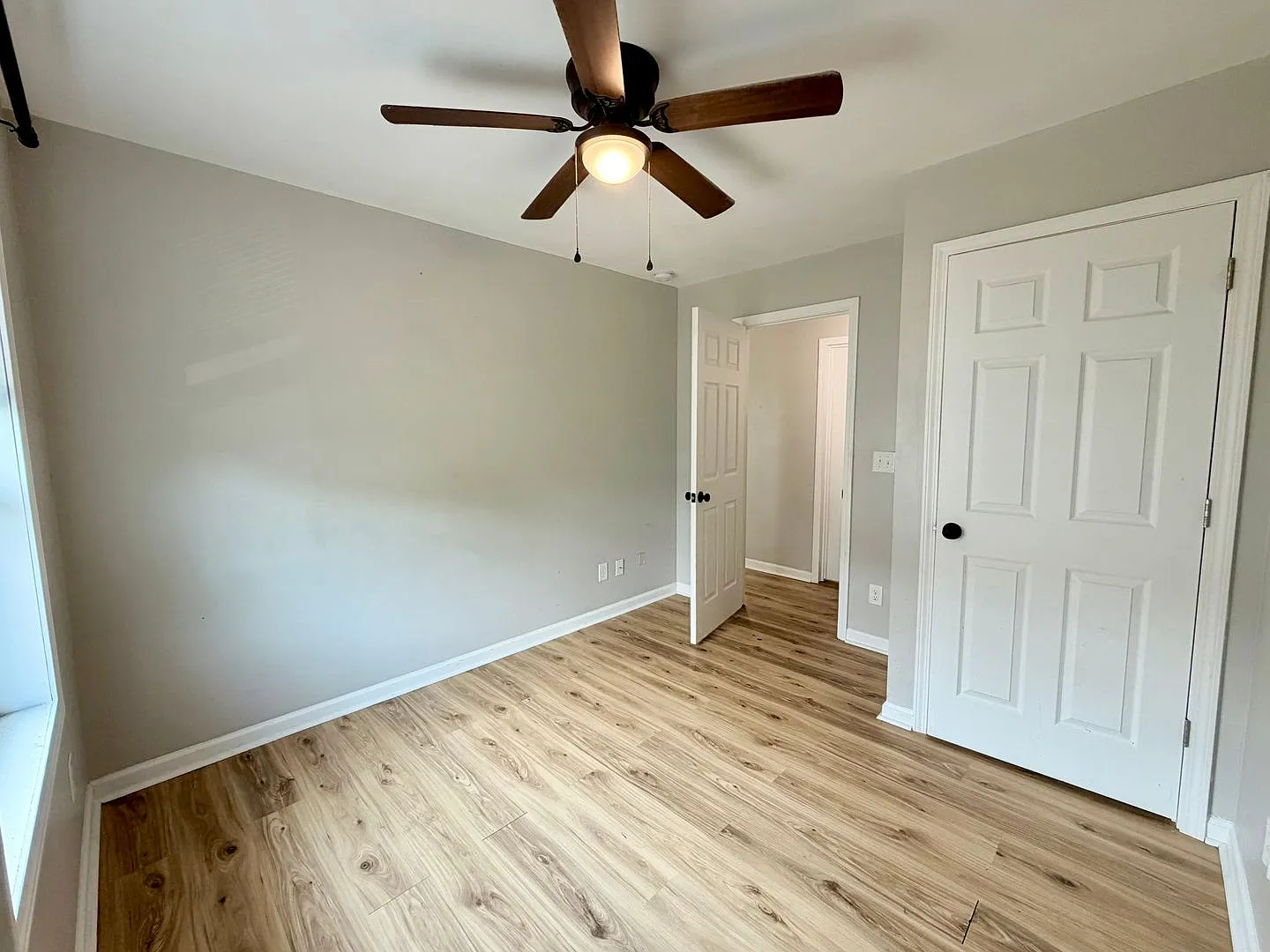 Remodeled 3BR Bungalow with Bonus Storage Barn Sevier Ave — Photo 4