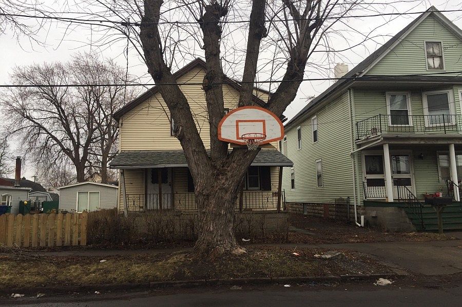 1st image of 479 Babcock St