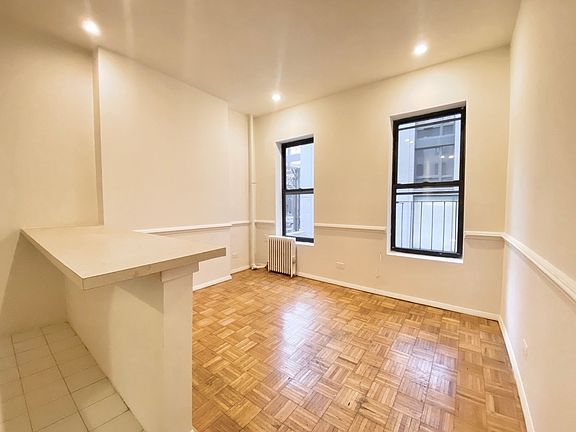 2nd image of 410 W 36th St #2RE