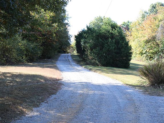 3rd image of 433 Cross Creek Ln