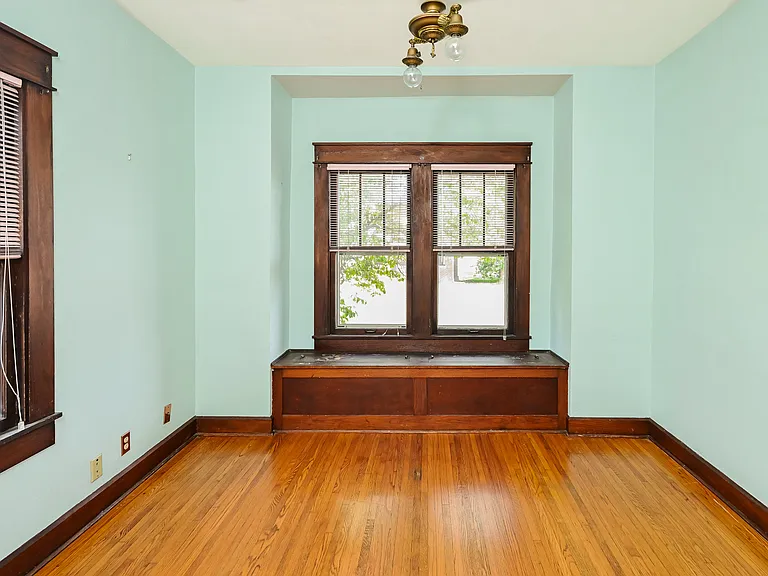 West bedroom.