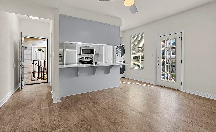 3 bed, 1200 sqft, $2,700 — Photo 2
