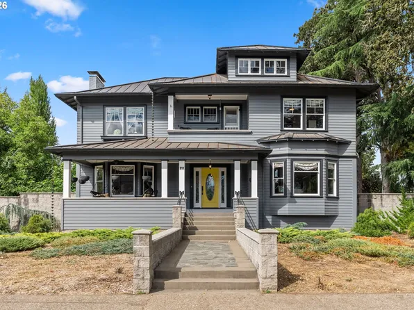 211 S 3rd St, Cottage Grove, OR 97424