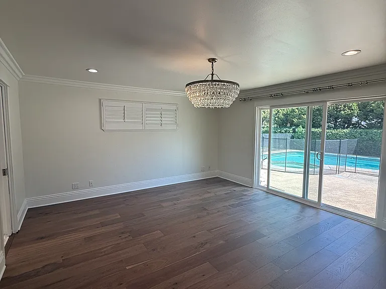 1348 Hollydale Dr — Photo 6