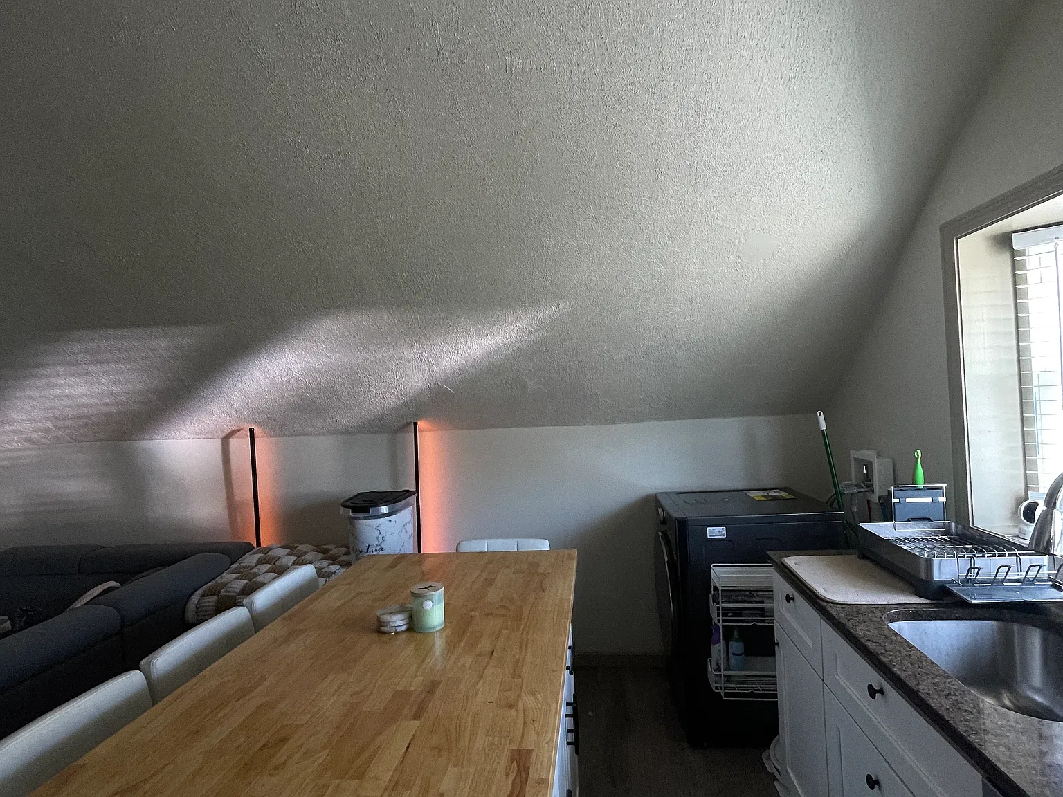 2 bed, 600 sqft, $2,300 — Photo 2