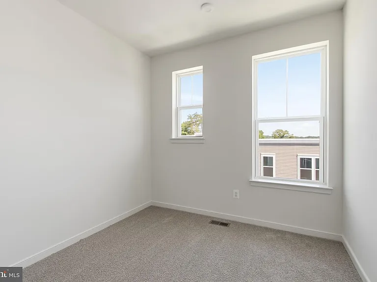 18002 Alicia Ave — Photo 26
