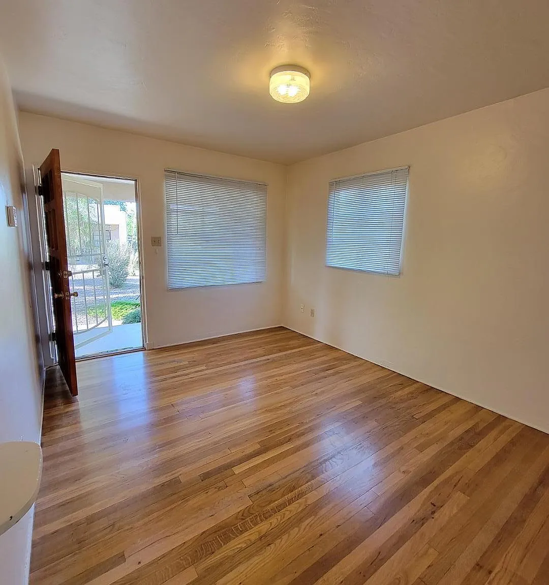 1 bed, 1.0 bath, 550 sqft, $1,000 — Photo 2