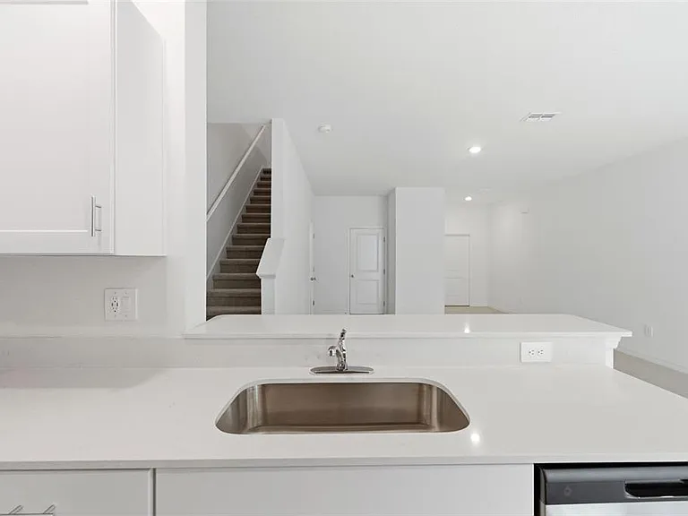 9851 Feaster Dr — Photo 21