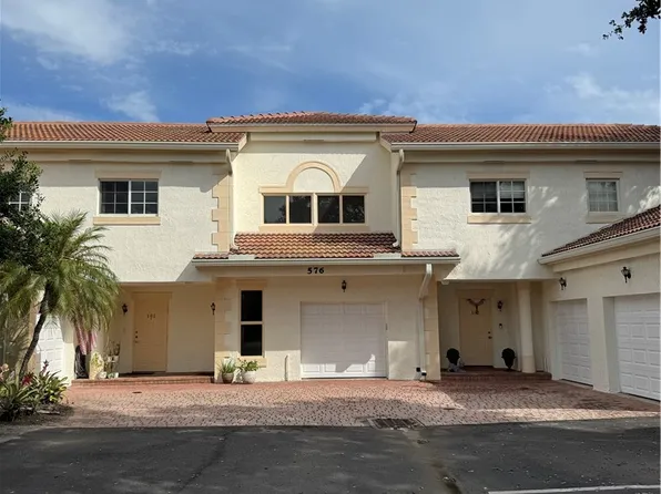 576 7th Sq APT 202, Vero Beach, FL 32962