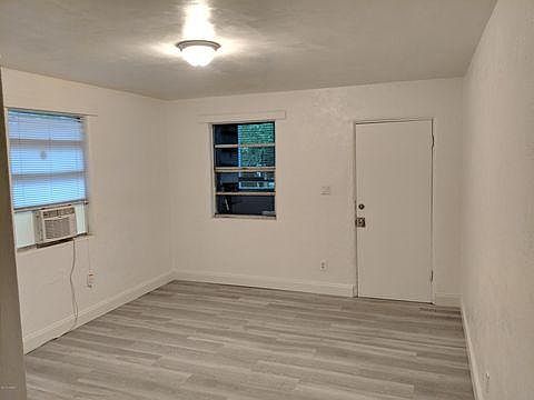 4th image of 834 School St
