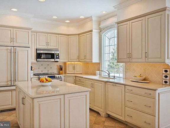 4th image of 1001 Eagles View Ln